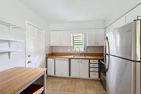 House in Pinellas Park, Florida 2 bedrooms, 62.43 sq.m. № 2236881 - photo 17