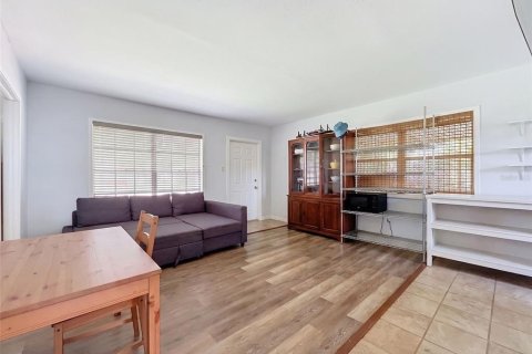 House in Pinellas Park, Florida 2 bedrooms, 62.43 sq.m. № 2236881 - photo 13