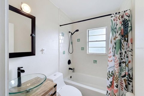 House in Pinellas Park, Florida 2 bedrooms, 62.43 sq.m. № 2236881 - photo 20