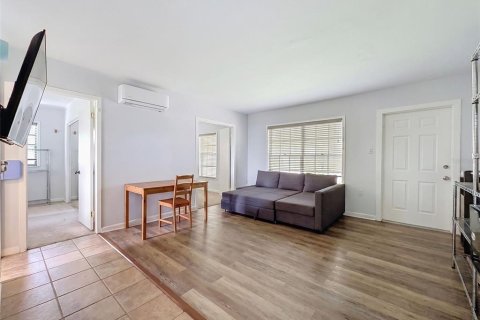 House in Pinellas Park, Florida 2 bedrooms, 62.43 sq.m. № 2236881 - photo 5