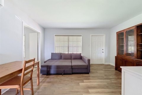 House in Pinellas Park, Florida 2 bedrooms, 62.43 sq.m. № 2236881 - photo 8