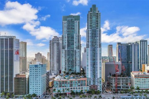 Condo in Miami, Florida, 1 bedroom  № 1692703 - photo 1