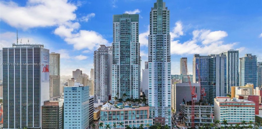 Condominio en Miami, Florida, 1 dormitorio № 1692703