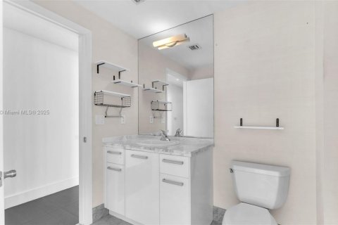 Condo in Miami, Florida, 1 bedroom  № 1692703 - photo 3
