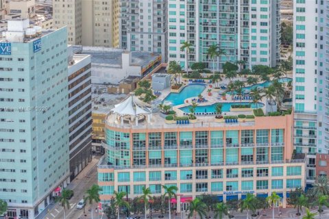Condo in Miami, Florida, 1 bedroom  № 1692703 - photo 4