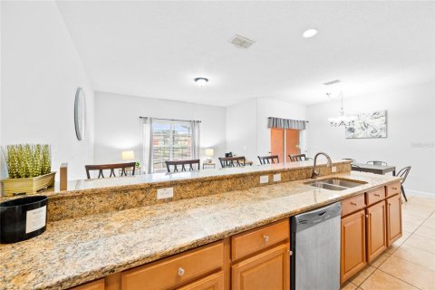 Touwnhouse à vendre à Kissimmee, Floride: 4 chambres, 176.7 m2 № 2424227 - photo 10
