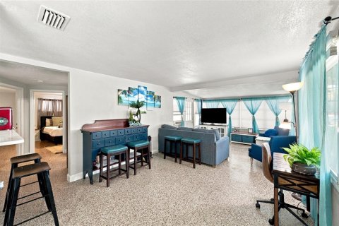 Villa ou maison à louer à Largo, Floride: 2 chambres, 84.45 m2 № 2431754 - photo 4