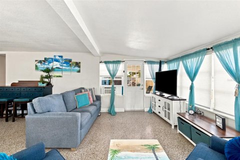 Villa ou maison à louer à Largo, Floride: 2 chambres, 84.45 m2 № 2431754 - photo 6