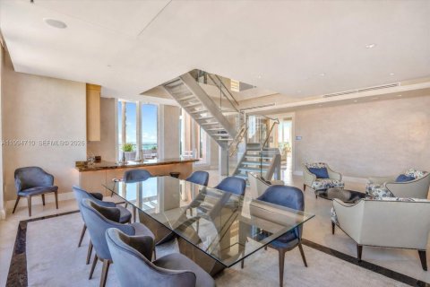 Condominio en venta en Coral Gables, Florida, 5 dormitorios, 946.67 m2 № 2063169 - foto 7