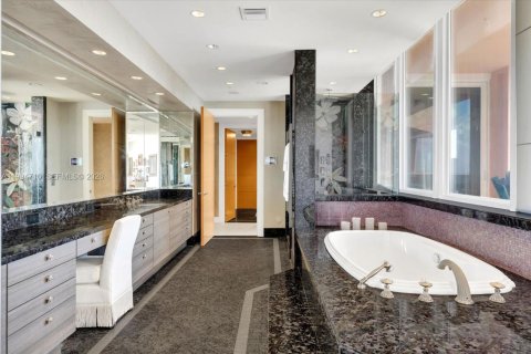 Condominio en venta en Coral Gables, Florida, 5 dormitorios, 946.67 m2 № 2063169 - foto 14