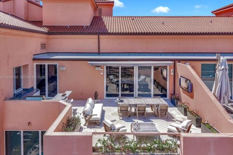 Condominio en venta en Coral Gables, Florida, 5 dormitorios, 946.67 m2 № 2063169 - foto 17