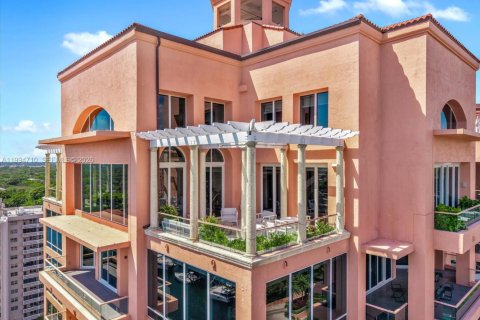 Condominio en venta en Coral Gables, Florida, 5 dormitorios, 946.67 m2 № 2063169 - foto 30