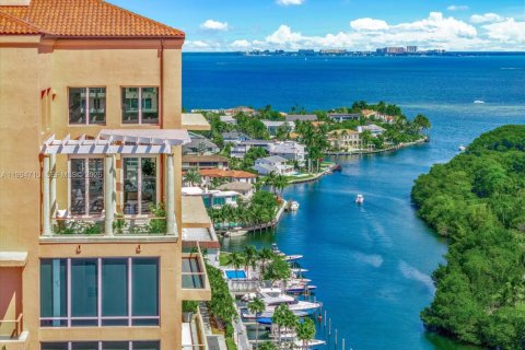 Condominio en venta en Coral Gables, Florida, 5 dormitorios, 946.67 m2 № 2063169 - foto 28