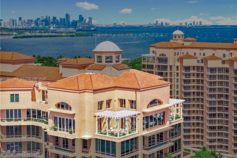Condominio en venta en Coral Gables, Florida, 5 dormitorios, 946.67 m2 № 2063169 - foto 2