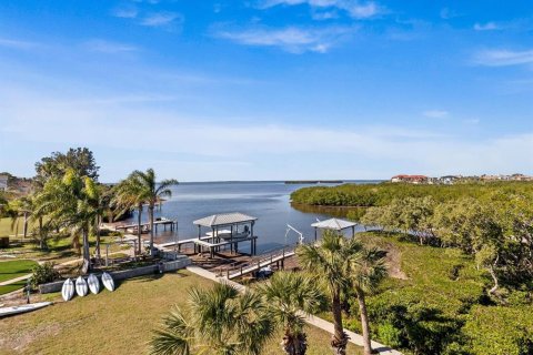 Casa en venta en Tarpon Springs, Florida, 3 dormitorios, 195.09 m2 № 1515538 - foto 1