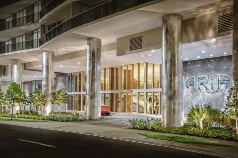 Condominio en alquiler en Miami, Florida, 2 dormitorios, 108.79 m2 № 1992222 - foto 19