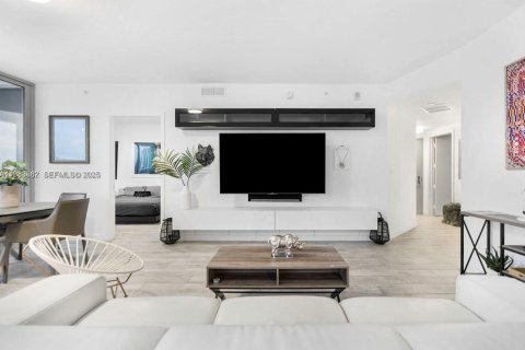 Condominio en alquiler en Miami, Florida, 2 dormitorios, 108.79 m2 № 1992222 - foto 5