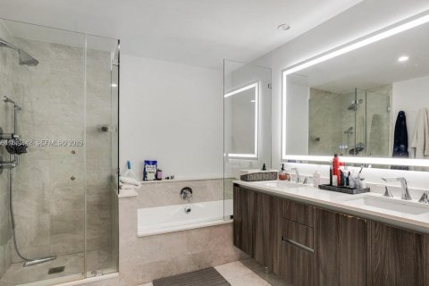 Condominio en alquiler en Miami, Florida, 2 dormitorios, 108.79 m2 № 1992222 - foto 12
