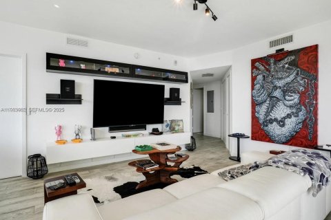 Condominio en alquiler en Miami, Florida, 2 dormitorios, 108.79 m2 № 1992222 - foto 4