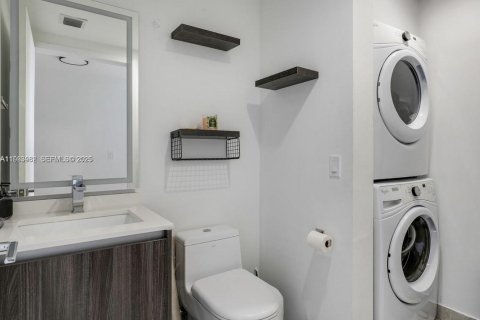 Condominio en alquiler en Miami, Florida, 2 dormitorios, 108.79 m2 № 1992222 - foto 16