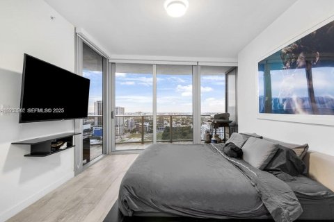 Condominio en alquiler en Miami, Florida, 2 dormitorios, 108.79 m2 № 1992222 - foto 9