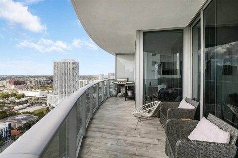 Condominio en alquiler en Miami, Florida, 2 dormitorios, 108.79 m2 № 1992222 - foto 23