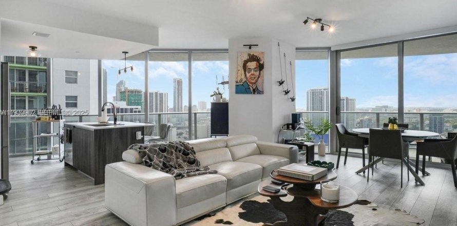 Condominio en Miami, Florida, 2 dormitorios  № 1992222