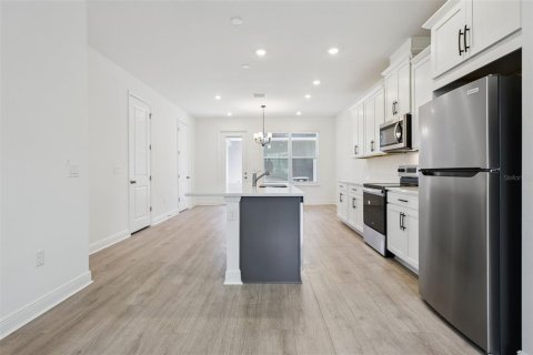 Townhouse in Winter Garden, Florida 3 bedrooms, 152.73 sq.m. № 2239163 - photo 11