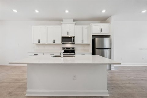 Townhouse in Winter Garden, Florida 3 bedrooms, 152.73 sq.m. № 2239163 - photo 8
