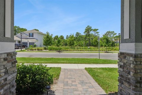 Townhouse in Winter Garden, Florida 3 bedrooms, 152.73 sq.m. № 2239163 - photo 3
