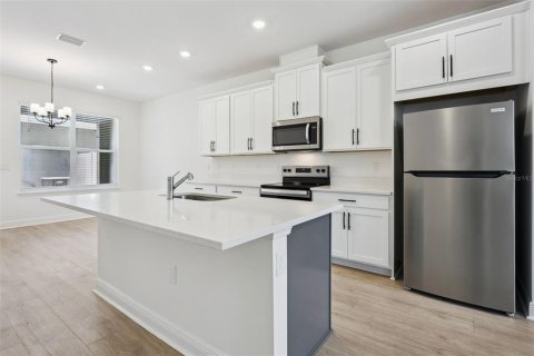 Townhouse in Winter Garden, Florida 3 bedrooms, 152.73 sq.m. № 2239163 - photo 10