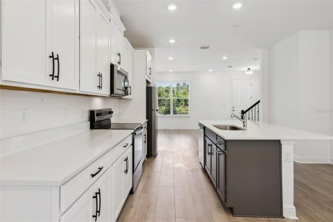 Townhouse in Winter Garden, Florida 3 bedrooms, 152.73 sq.m. № 2239163 - photo 9
