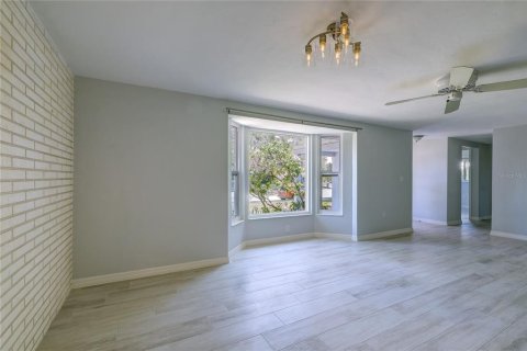 Villa ou maison à louer à Sarasota, Floride: 2 chambres, 133.22 m2 № 2196996 - photo 2