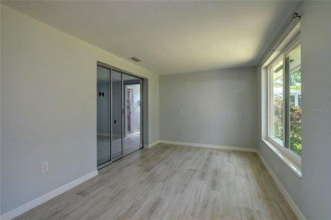 Villa ou maison à louer à Sarasota, Floride: 2 chambres, 133.22 m2 № 2196996 - photo 19