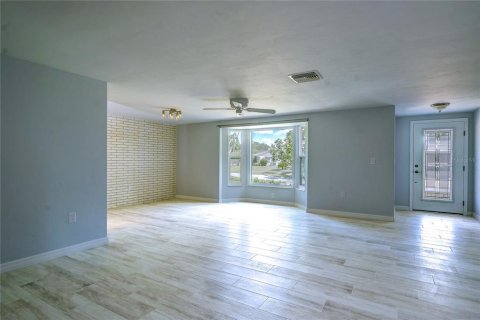 Villa ou maison à louer à Sarasota, Floride: 2 chambres, 133.22 m2 № 2196996 - photo 5