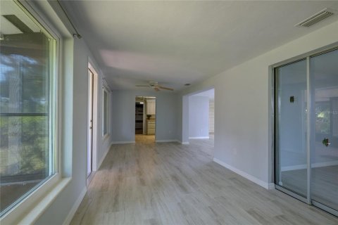 Villa ou maison à louer à Sarasota, Floride: 2 chambres, 133.22 m2 № 2196996 - photo 20