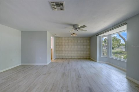 Villa ou maison à louer à Sarasota, Floride: 2 chambres, 133.22 m2 № 2196996 - photo 3