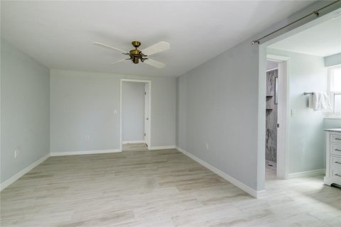 Villa ou maison à louer à Sarasota, Floride: 2 chambres, 133.22 m2 № 2196996 - photo 11