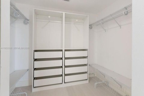 Apartamento en alquiler en Miami, Florida, 2 dormitorios, 104.05 m2 № 1992879 - foto 14