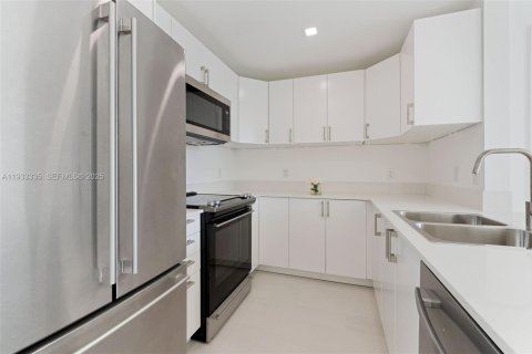 Apartamento en alquiler en Miami, Florida, 2 dormitorios, 104.05 m2 № 1992879 - foto 6