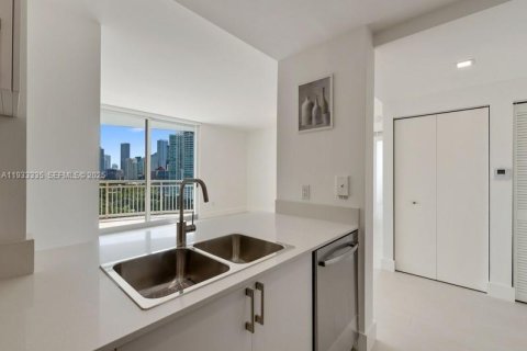 Apartamento en alquiler en Miami, Florida, 2 dormitorios, 104.05 m2 № 1992879 - foto 5