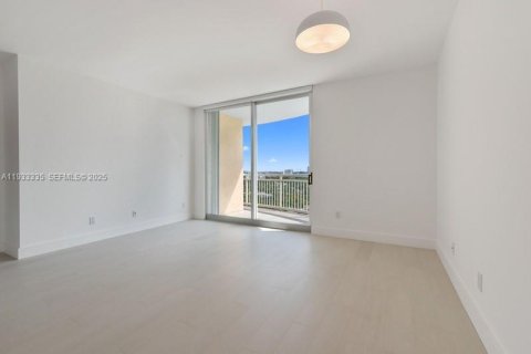 Apartamento en alquiler en Miami, Florida, 2 dormitorios, 104.05 m2 № 1992879 - foto 8