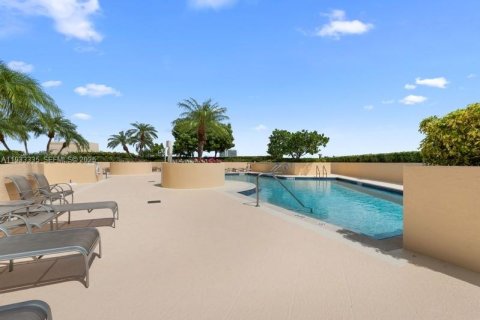 Apartamento en alquiler en Miami, Florida, 2 dormitorios, 104.05 m2 № 1992879 - foto 21