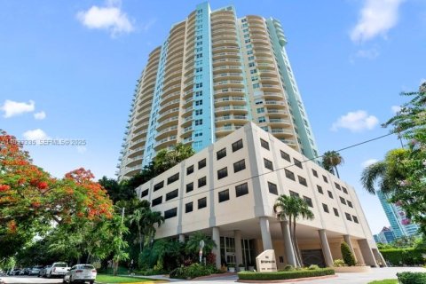 Apartamento en alquiler en Miami, Florida, 2 dormitorios, 104.05 m2 № 1992879 - foto 22