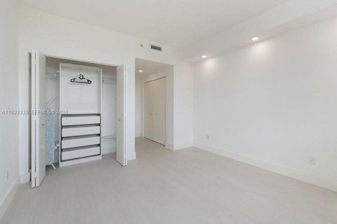 Apartamento en alquiler en Miami, Florida, 2 dormitorios, 104.05 m2 № 1992879 - foto 15