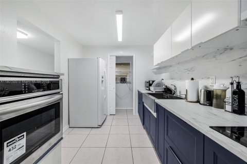 Copropriété à vendre à Sunny Isles Beach, Floride: 2 chambres, 90.12 m2 № 1951562 - photo 12