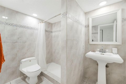 Copropriété à vendre à Sunny Isles Beach, Floride: 2 chambres, 90.12 m2 № 1951562 - photo 21