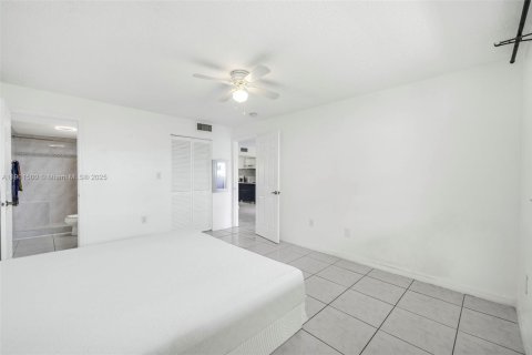 Copropriété à vendre à Sunny Isles Beach, Floride: 2 chambres, 90.12 m2 № 1951562 - photo 24