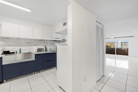 Copropriété à vendre à Sunny Isles Beach, Floride: 2 chambres, 90.12 m2 № 1951562 - photo 7