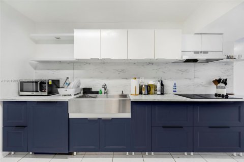 Copropriété à vendre à Sunny Isles Beach, Floride: 2 chambres, 90.12 m2 № 1951562 - photo 8